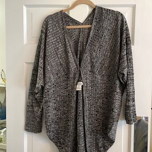 Misook oversized raglan grey/black sweater. Size XS.